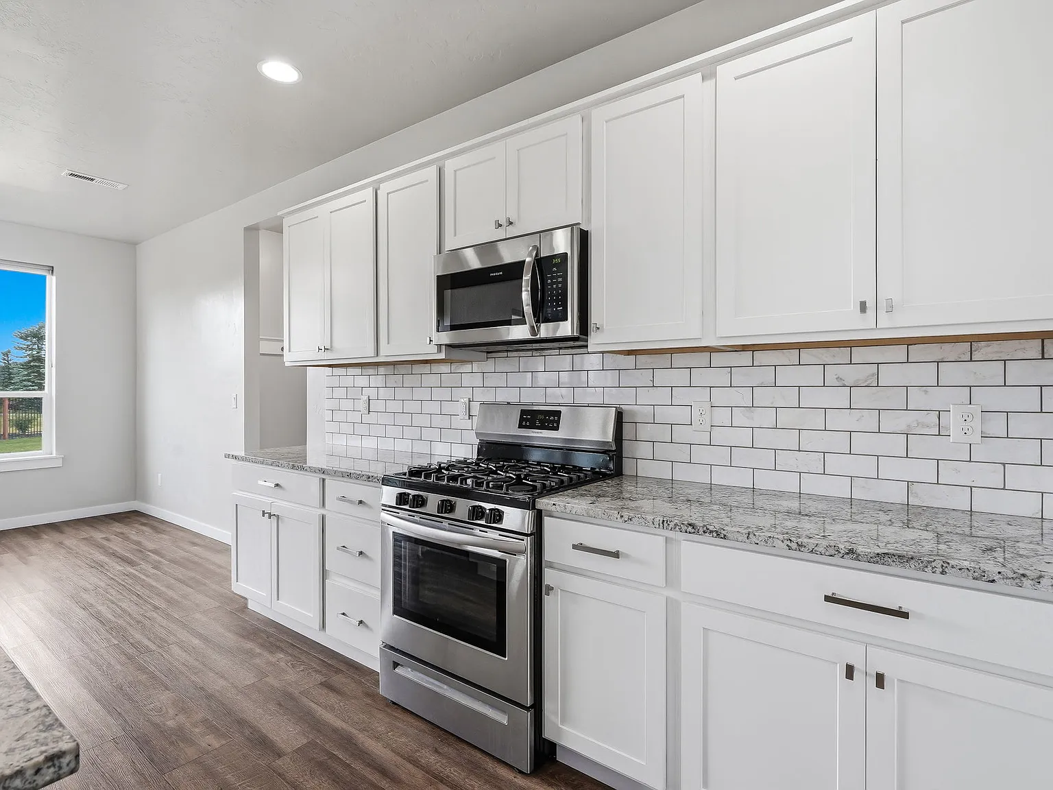 5 bed, 2317 sqft, $3,295 — Photo 4