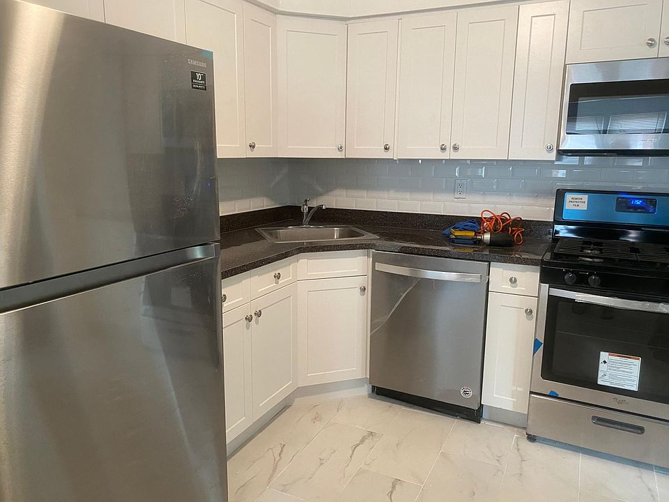 1st image of 926 Throggmorton Ave #2A