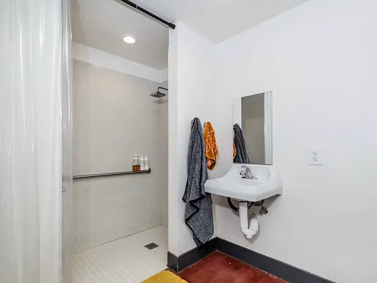 924 Grace Ave — Photo 13