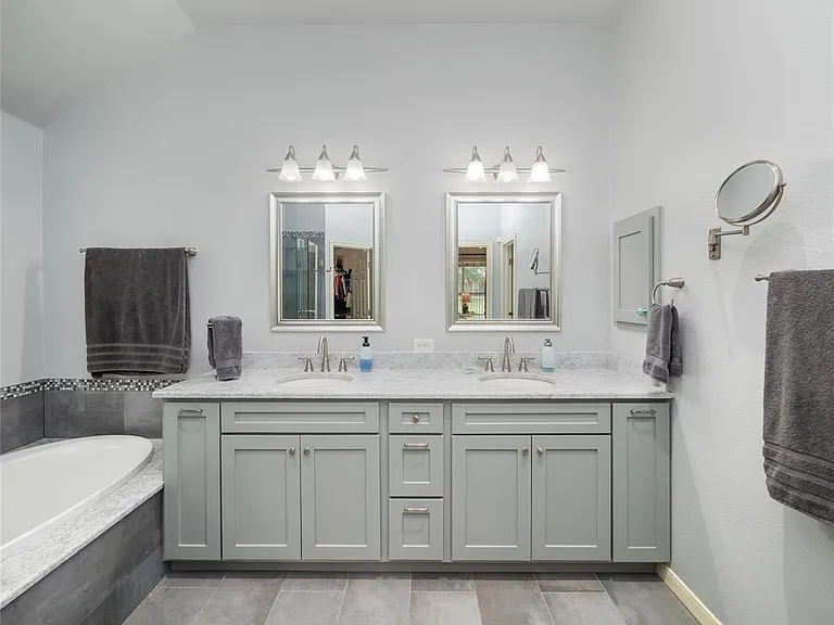 3805 Longhorn Acres St — Photo 11