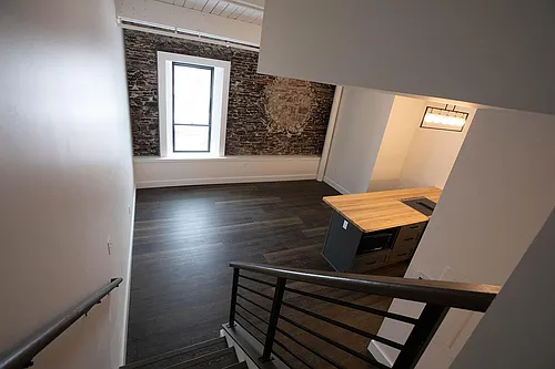 411 W Portage Ave #7 Photo 1