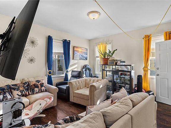 4th image of 12 Quince St