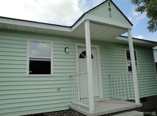 201 Volaris Ln, Hubert, NC 28539