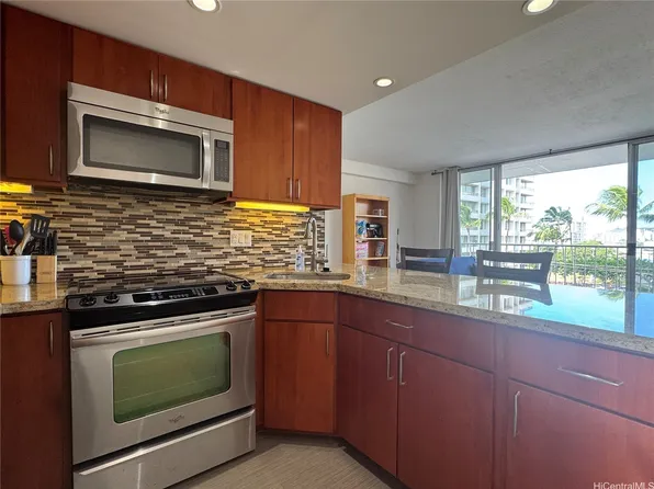 1941 Church Ln APT 608, Honolulu, HI 96826
