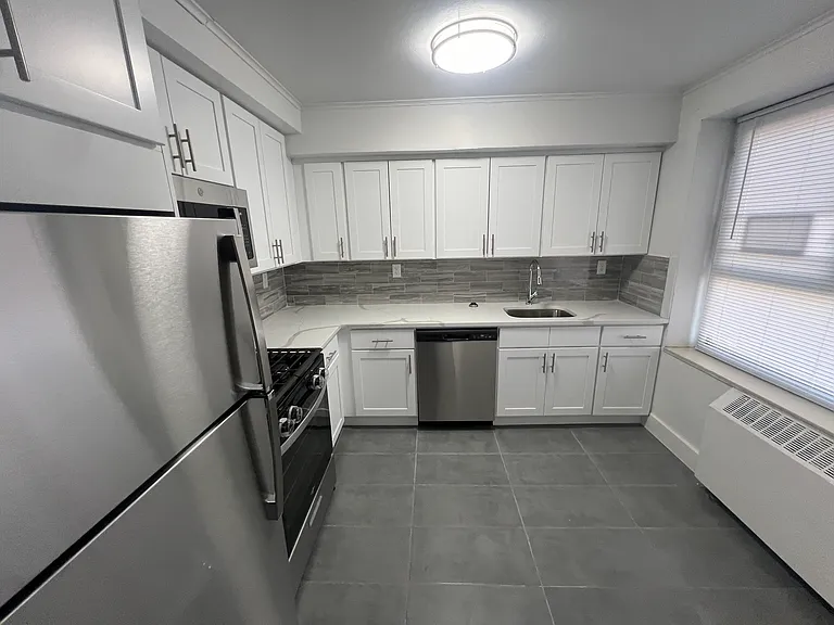 194-15 65th Cres #F — Photo 11