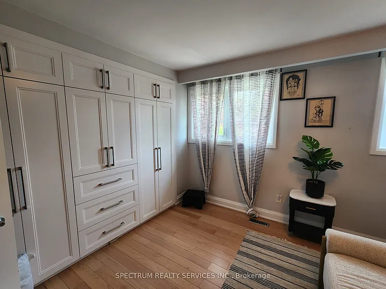 8 Munford Cres — Photo 11