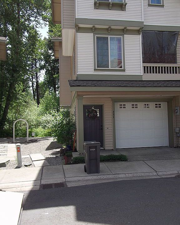 2nd image of 231 Sage Brook Ln