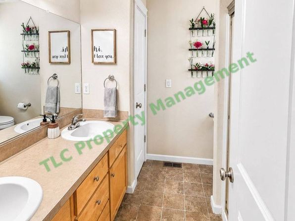 942 Salamander Rd SE