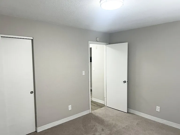 Richfield Square Apartments — Photo 26