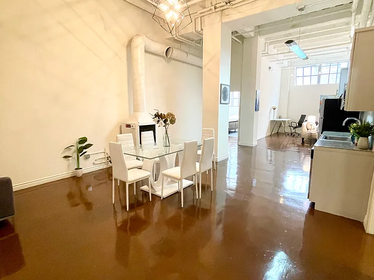 312 W 5th St #201 — Photo 14