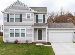 3681 Amber Oaks Dr, Howell, MI 48855