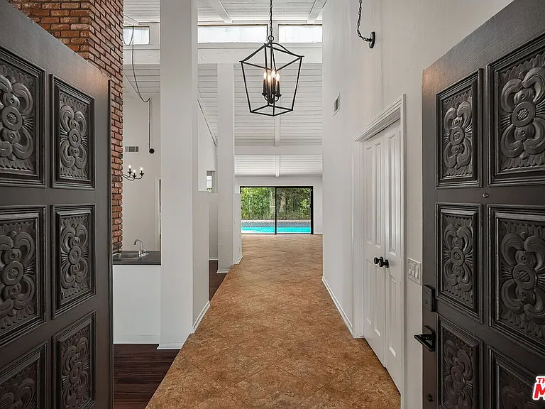2952 Bottlebrush Dr — Photo 3