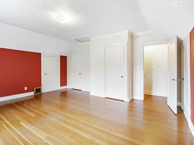 2567 NW Raleigh St — Photo 13