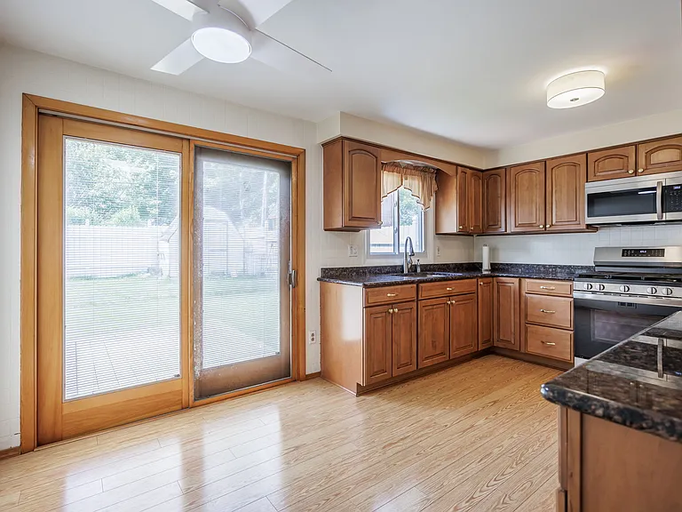 43 Keating Dr — Photo 2