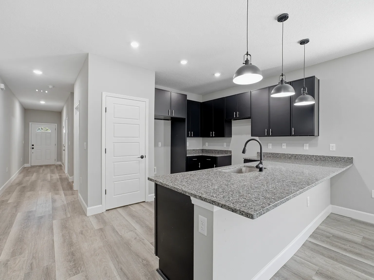 3 bed, 2.5 bath, 1652 sqft, $1,750 — Photo 3
