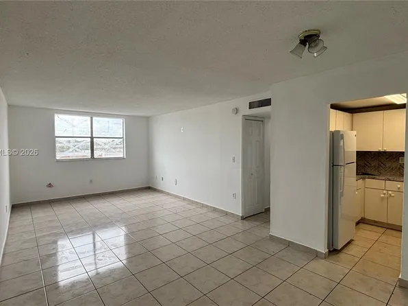 666 W 81st St APT 304, Hialeah, FL 33014