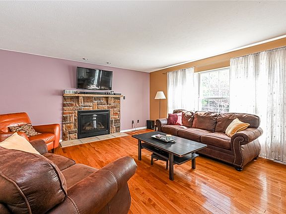 4th image of 1833 Porter St