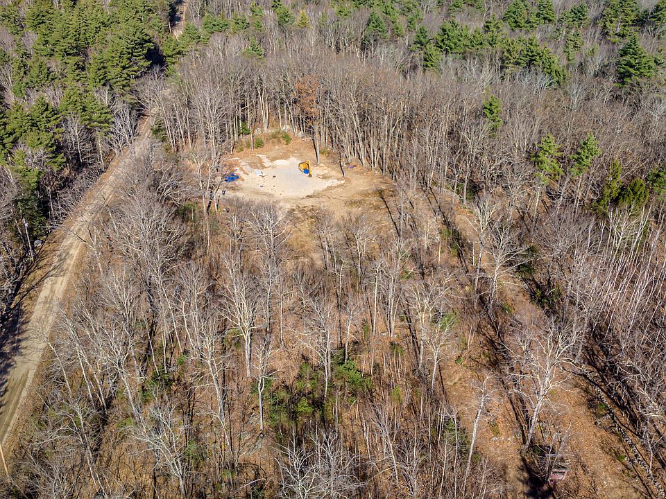 2nd image of 596 Maplecrest Road