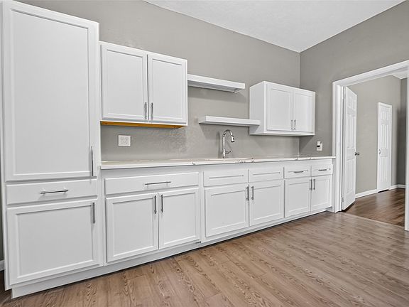 3rd image of 3010 Garrow St
