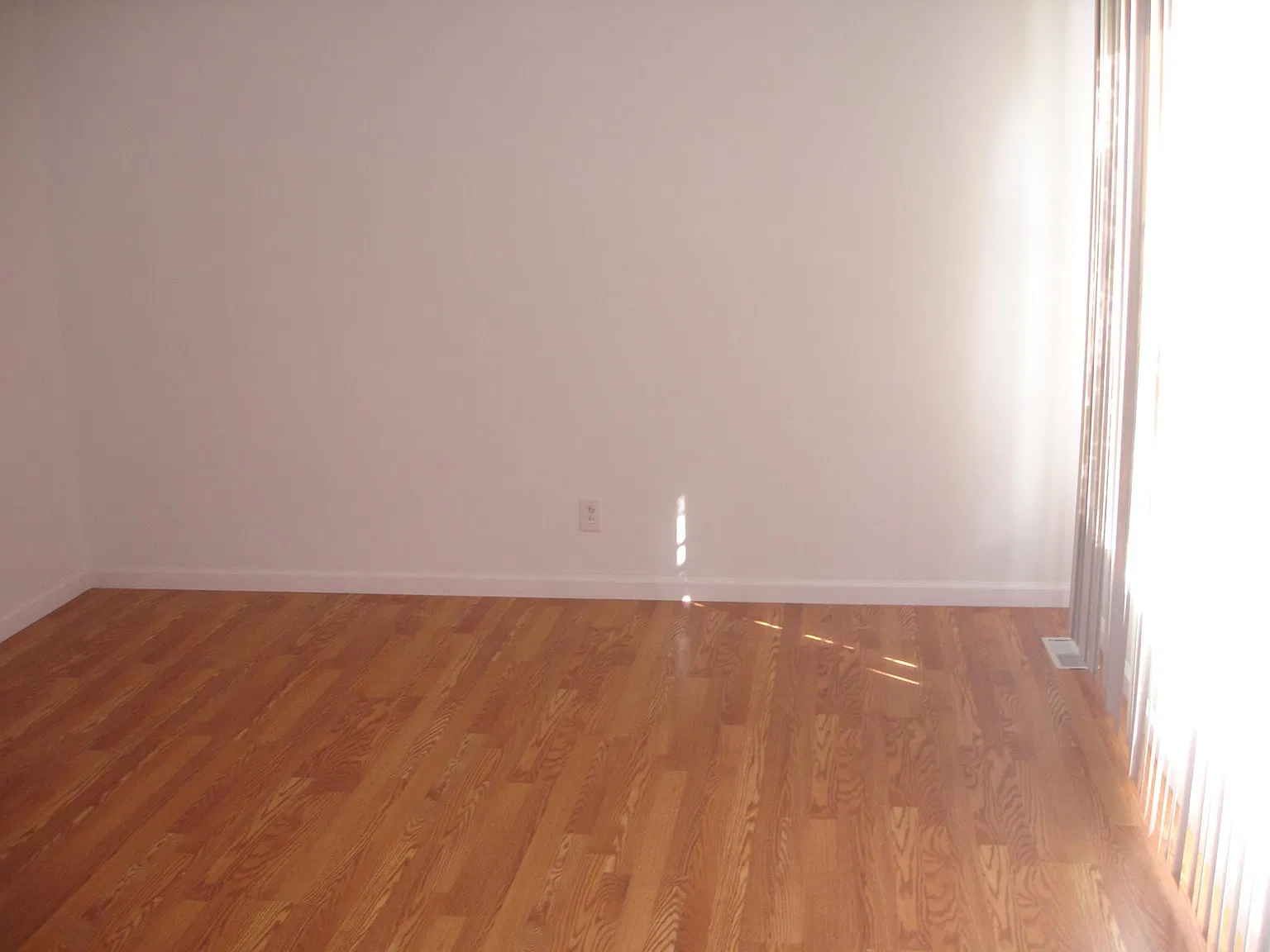 2 bed, 1.5 bath, 1000 sqft, $1,150 — Photo 2