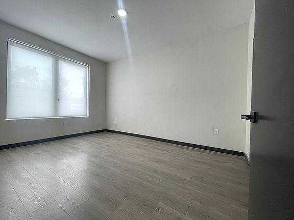 4th image of 100 Sackett St APT 202