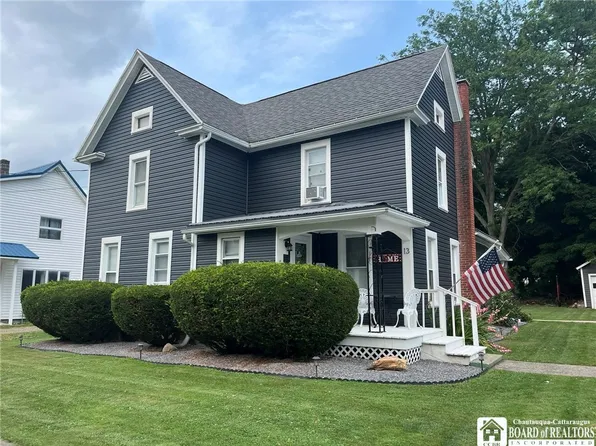 13 Fay St, Brocton, NY 14716