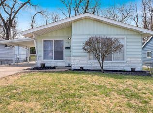 3716 Comstock Dr, Saint Louis, MO 63125