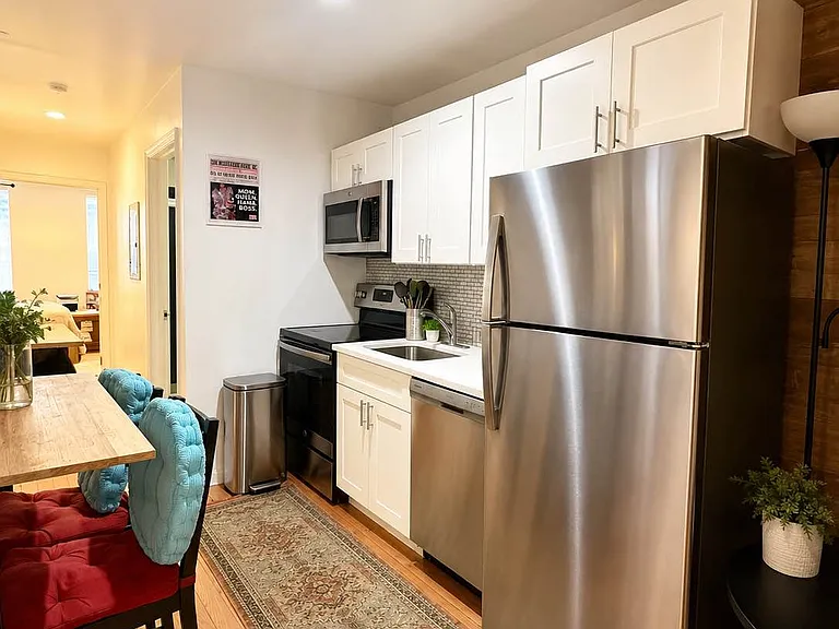 150 E Broadway #2B — Photo 3