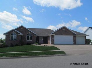 3206 Arrowwood Ln, Dubuque, IA 52001