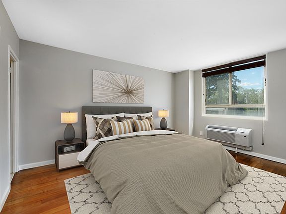 5th image of 100 Manhattan Ave Unit 205