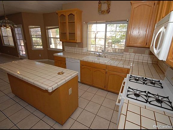 5th image of 927 Bella Cumbre Dr