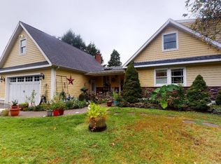 24 Briarfield Ln, Huntington, NY 11743