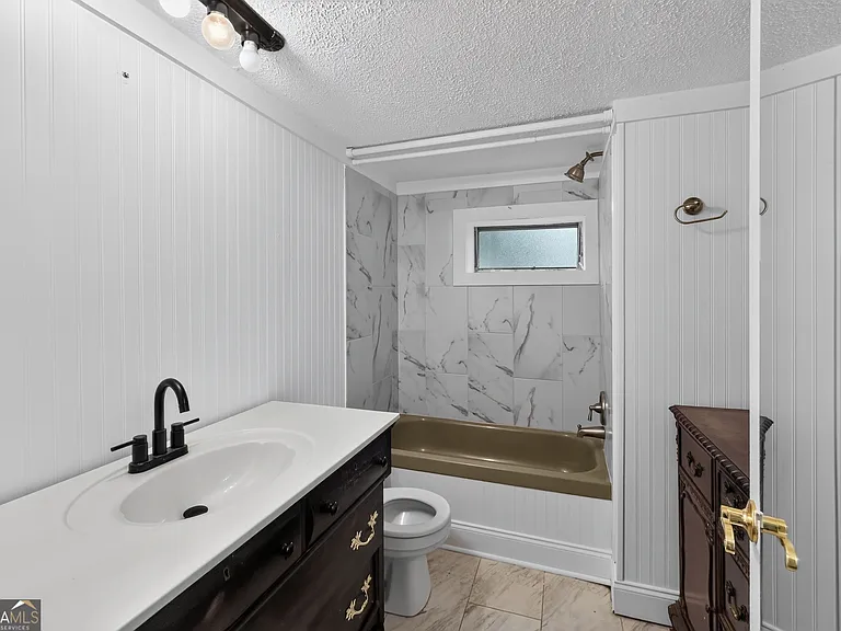 1455 Courtney Ln — Photo 10