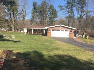 214 Greenwood Dr, East Aurora, NY 14052