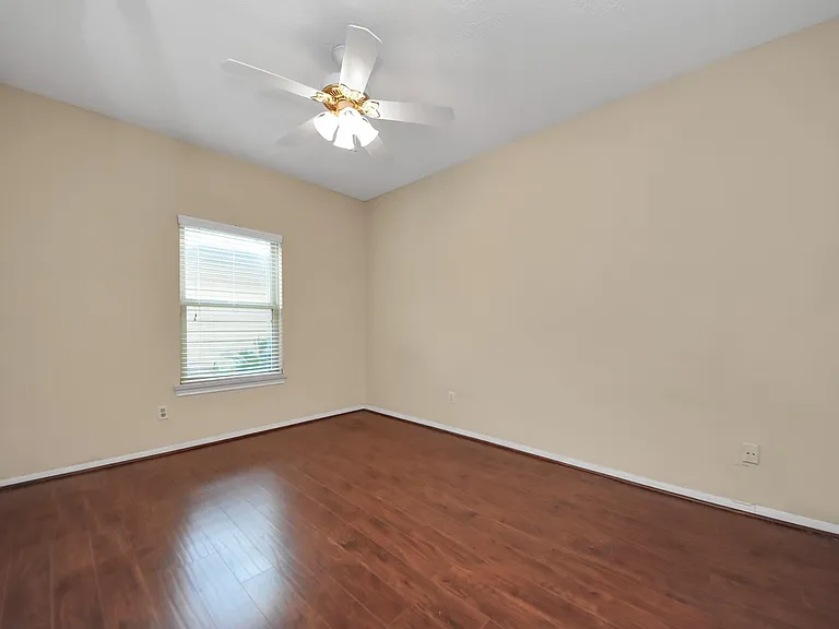1022 Memorial Village Dr — Photo 13