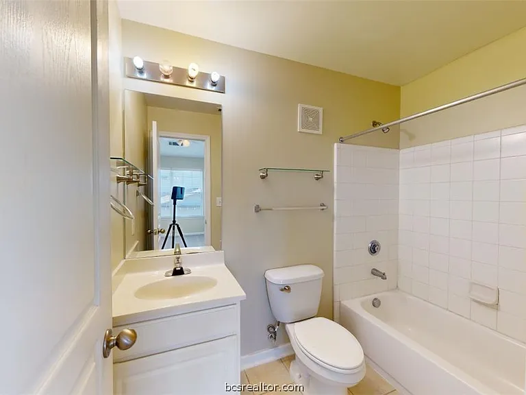 1725 Harvey Mitchell Pkwy S #1721 — Photo 13