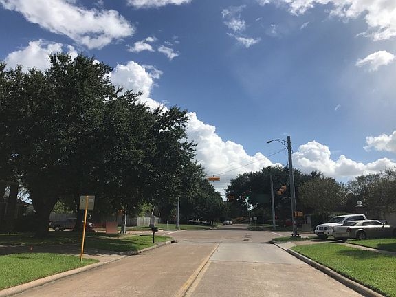 4th image of 523 Governors Place Dr