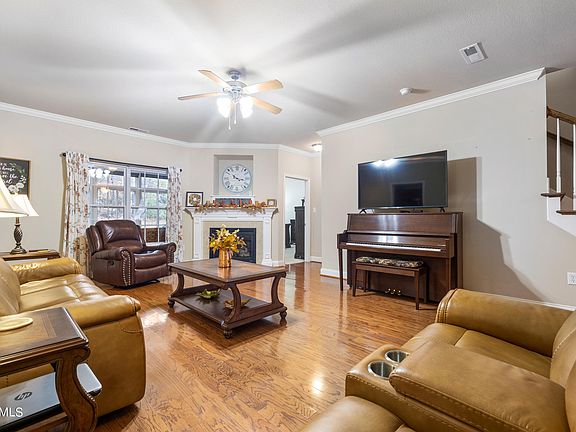 3rd image of 5565 Beverly Square Way