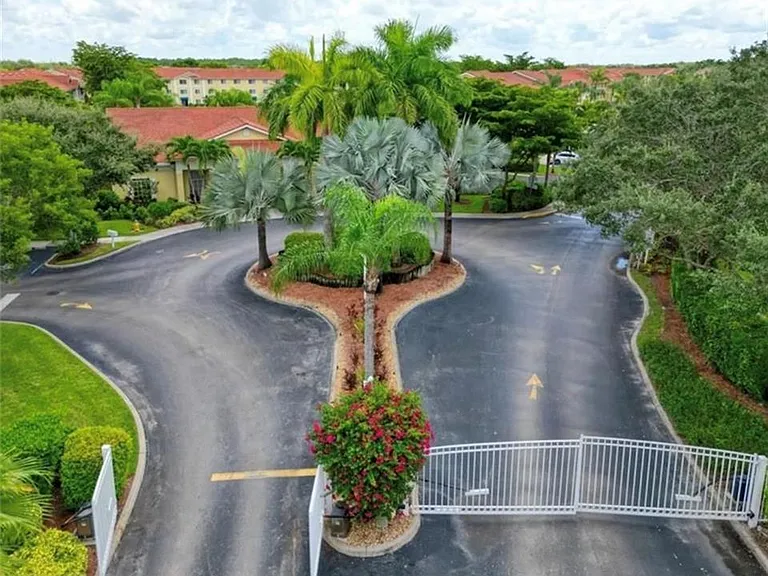 8274 Key Royal Cir #1033 — Photo 12