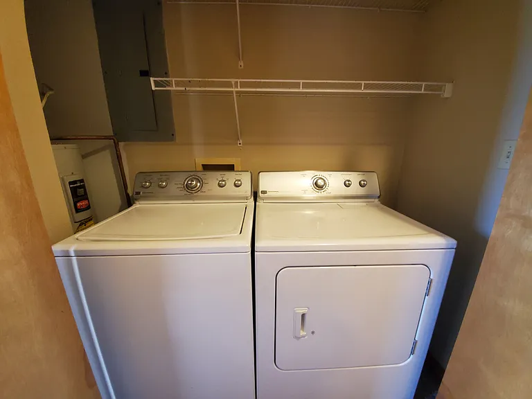 904 E Ohio St #2C — Photo 7