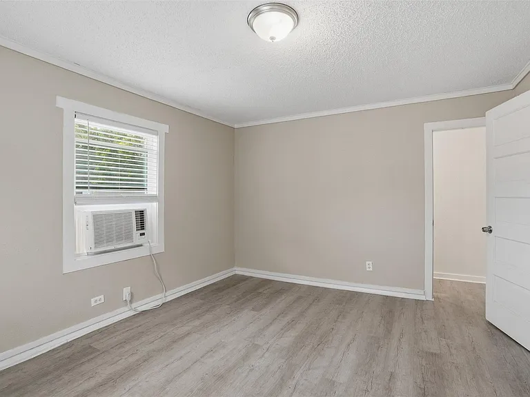500 E Heron St — Photo 6