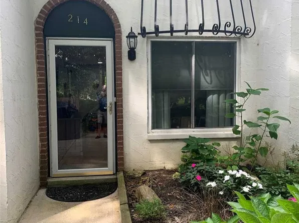 214 Skyline Dr, Coram, NY 11727