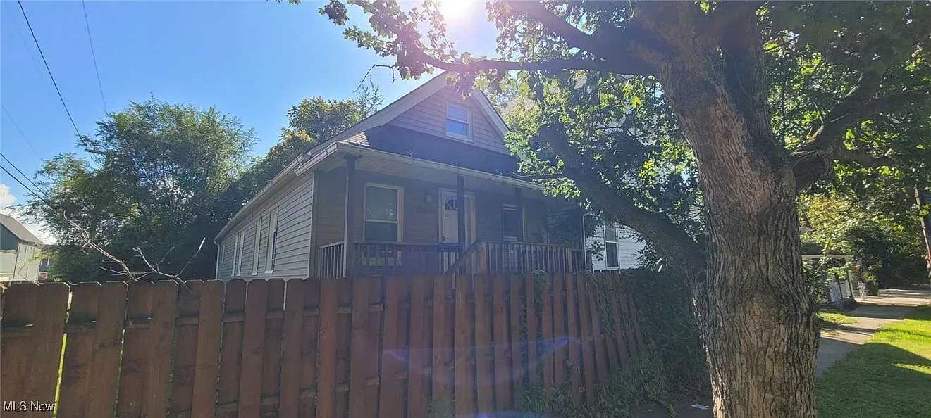 2071 W 45th St photo 1