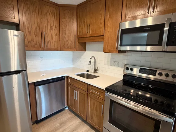 51 Farwell St #12, Newtonville, MA 02460