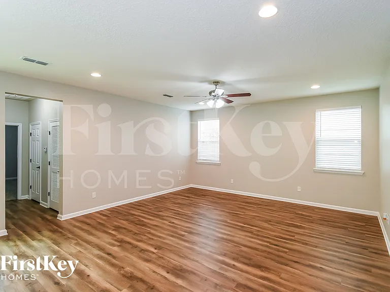 11990 Alexandra Dr — Photo 5