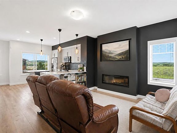 2nd image of 32 N Horseshoe Cres #1801