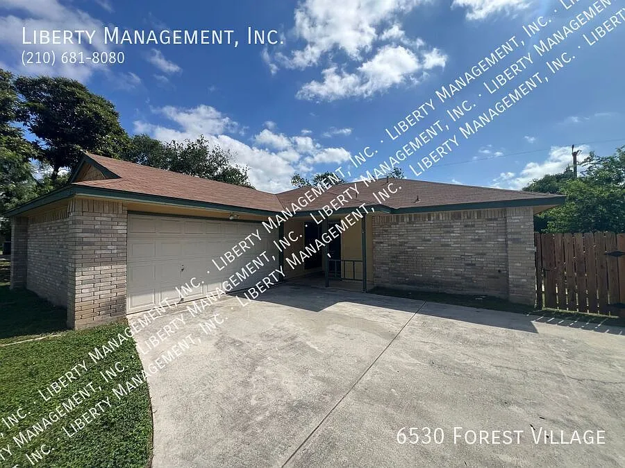 3 Bedroom, 2 Bath Home with Brand New Flooring Throughout — Photo 2