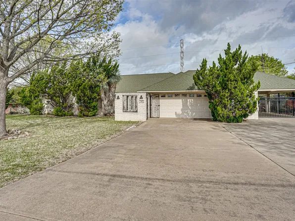 305 Meandering Way, Palmer, TX 75152