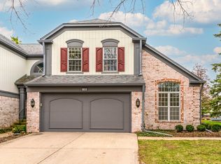 199 W Fox Hill Dr, Buffalo Grove, IL