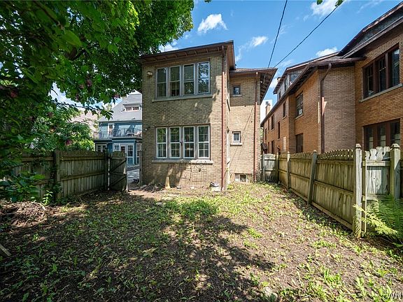 5th image of 334 Summer St